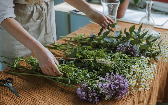 Atelier adulte création d'un bouquet champêtre