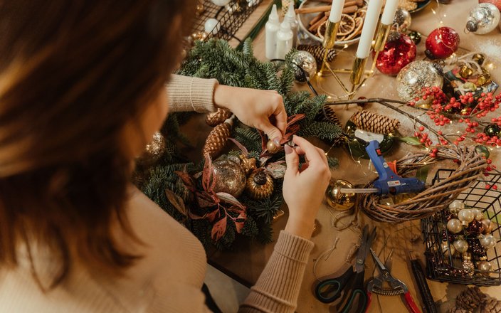 Atelier adulte confection d'une couronne de porte de Noël