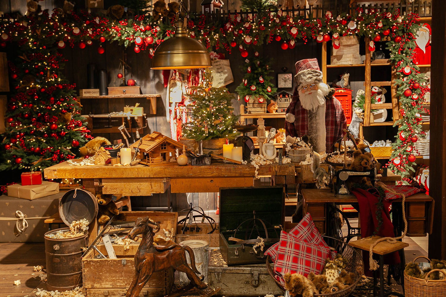 Décoration La Fabrique du Père Noël chez Schilliger en 2024