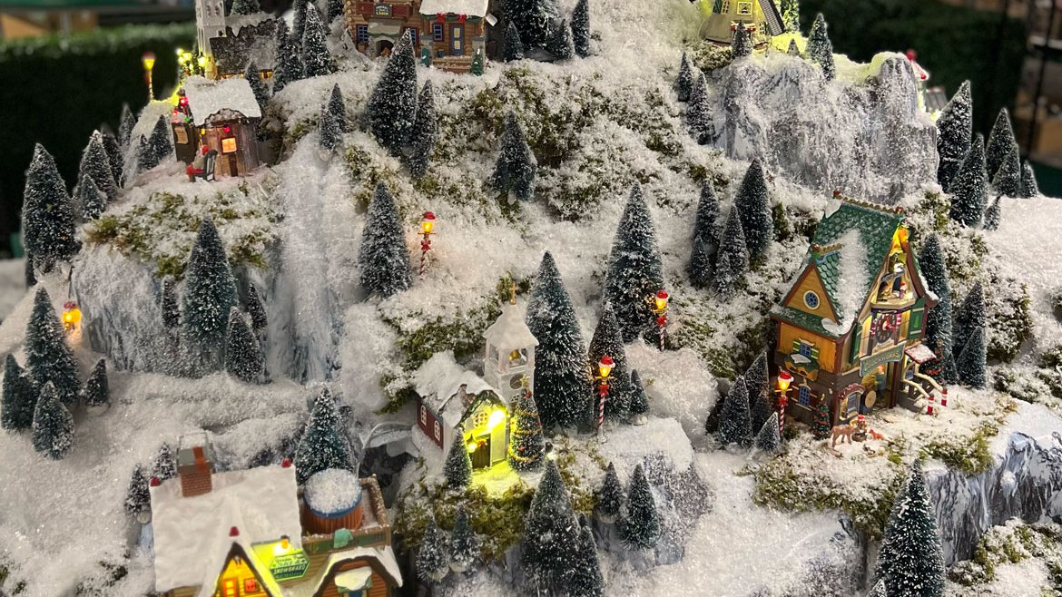 Maquette de Noël à construire soi-même - Montagne et chalet miniature - Schilliger