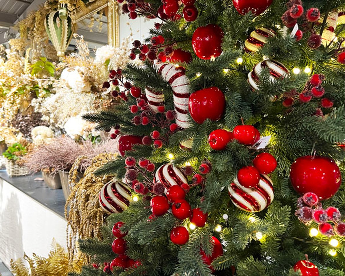 Sapins de Noël artificiels - Haute qualité, PE, sapin naturel ou enneigé - Schilliger