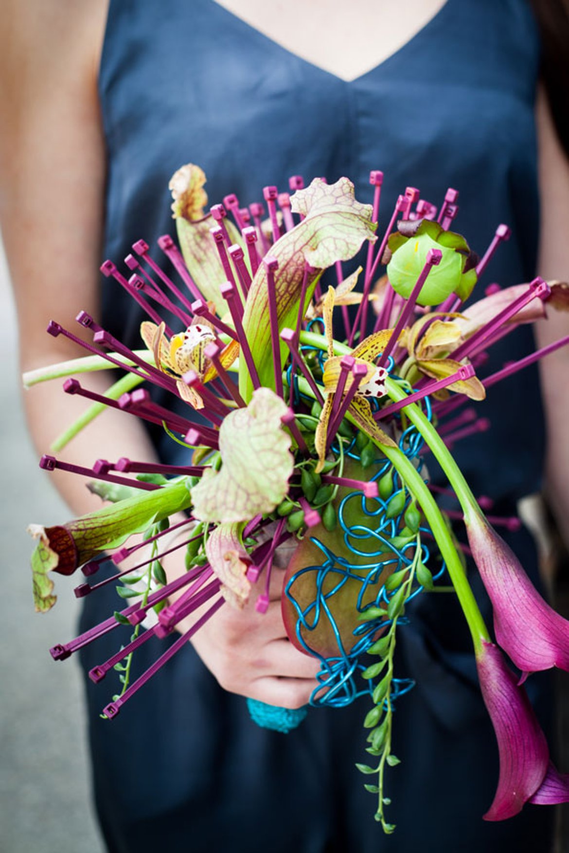 Bouquet de fleurs avec nepanthes