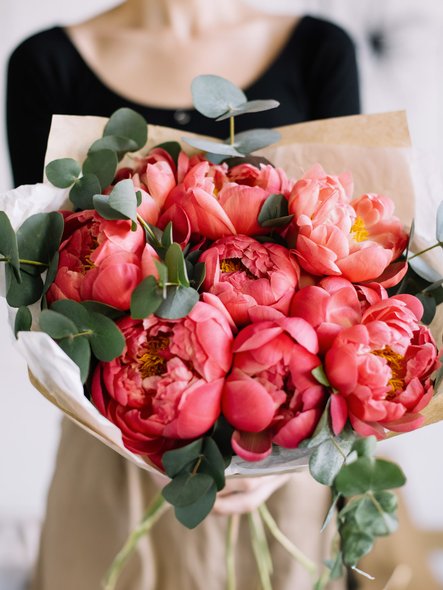 Bouquet de pivoines et eucalyptus