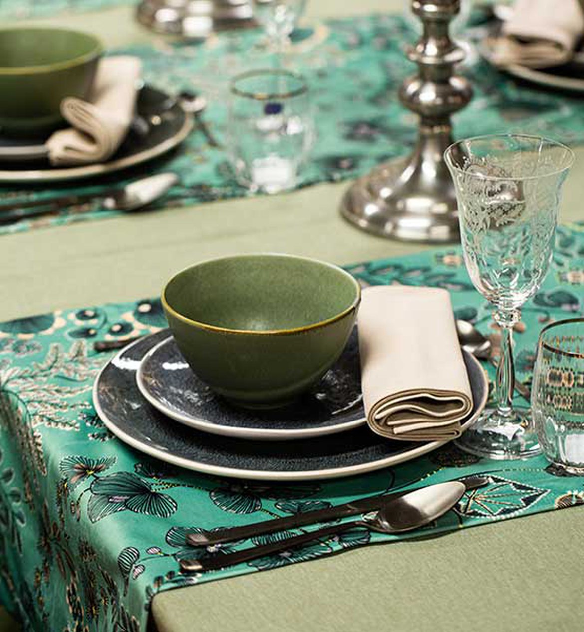 Décoration de table aux couleurs verte