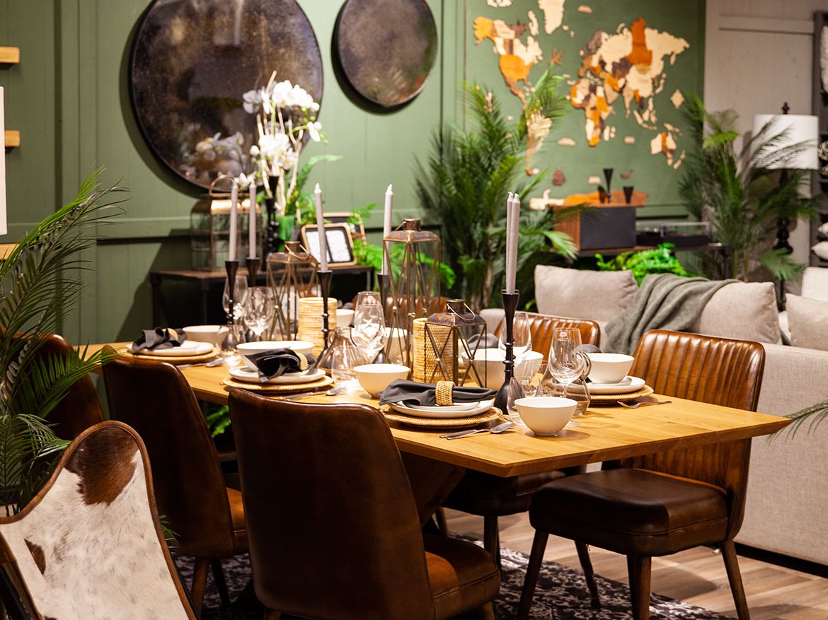 Espace repas - tables en bois noble, personnalisables, chaises et fauteuils de repas - Schilliger