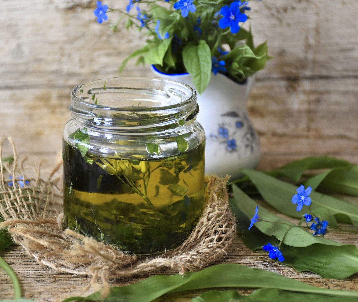 Conservation d'herbes aromatiques dans l'huile