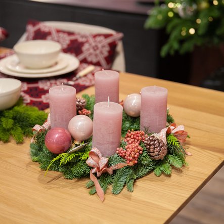 Couronne rose avec ruban