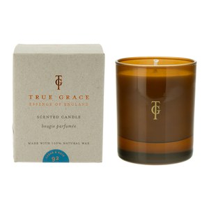 True Grace BURLINGTON Bougie parfumée Burlington Cedar & Rose 145g  145gr