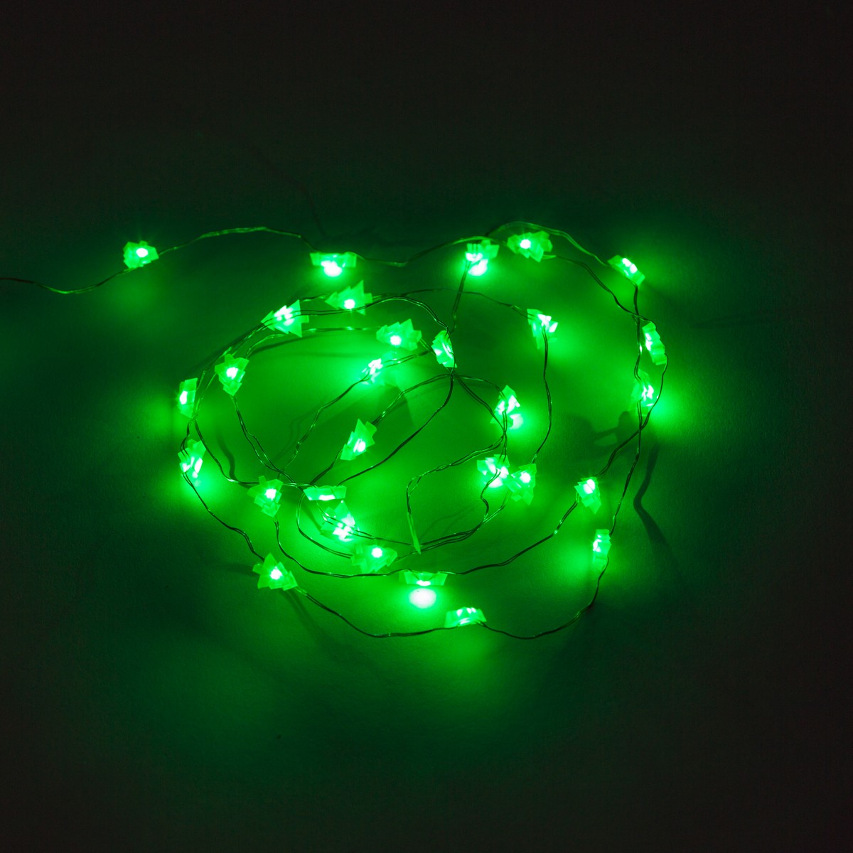   Guirlande Int. LED mini Sapins à piles 30L  200cm