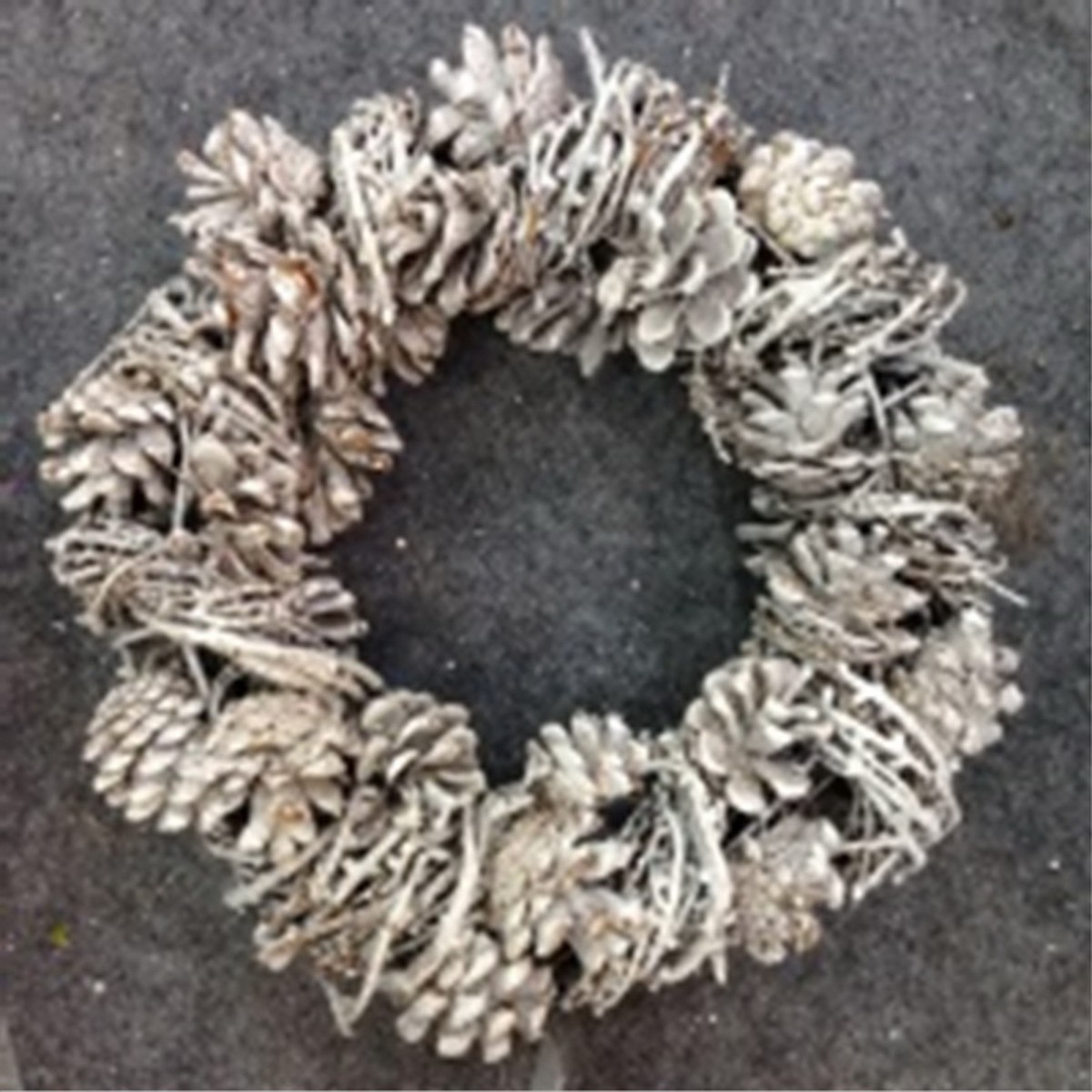   Couronne en pives Chamoson blanchie  35cm