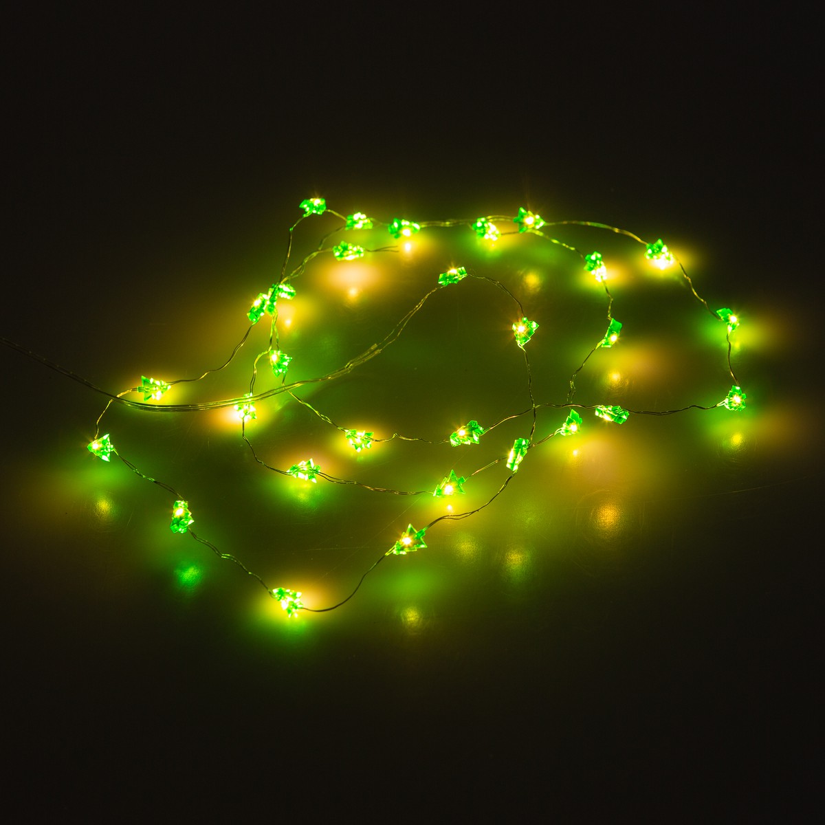 Lucie Discreet Light Guirlande 30 Micro LED Sapins verts à piles Intérieur  1.5m