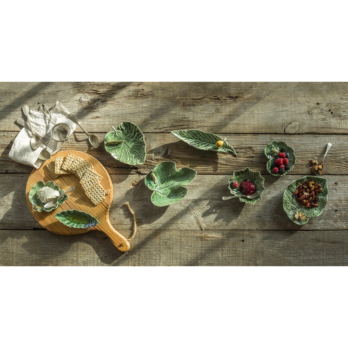Bordallo Papillon Feuille Bégonia avec Papillon  19.8x15.5x4.2cm