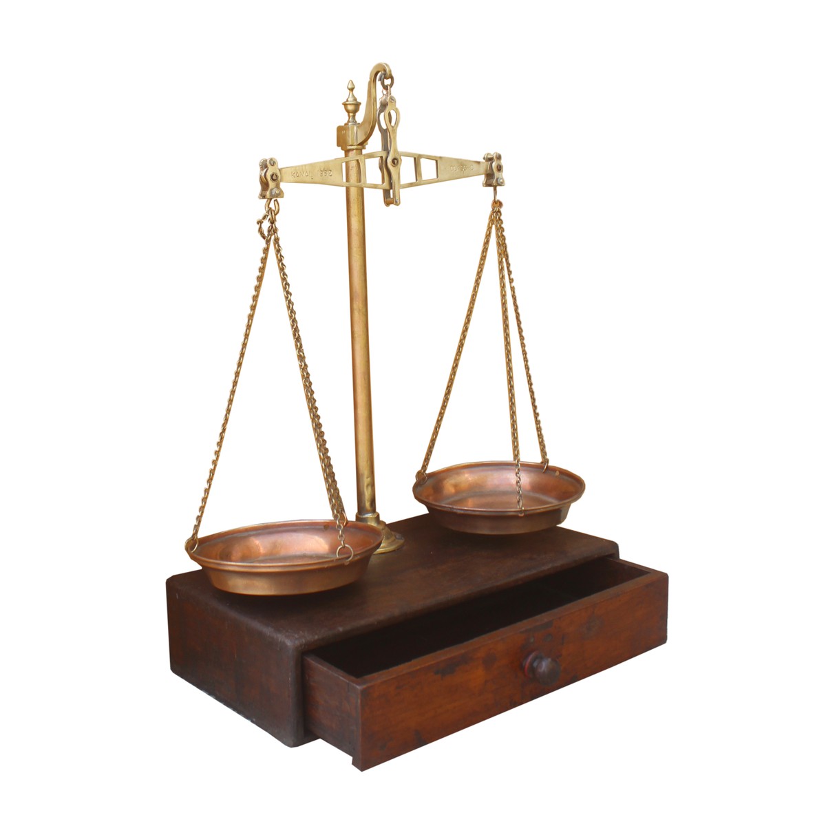 Les Restaurés, by Schilliger  Balance ancienne en laiton et teck  