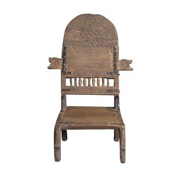 Les Restaurés, by Schilliger  Chaise Pida traditionnelle Indienne en teck ancien  54x55x79cm