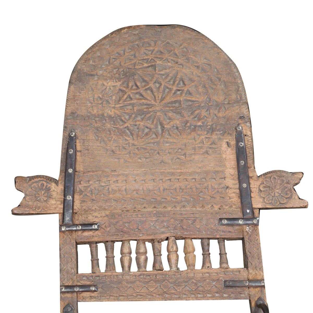 Les Restaurés, by Schilliger  Chaise Pida traditionnelle Indienne en teck ancien  54x55x79cm