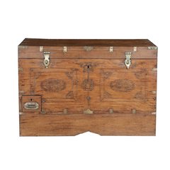 Les Restaurés, by Schilliger  Coffre avec tiroir en teck ancien et insert laiton  76x40x46cm