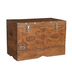 Les Restaurés, by Schilliger  Coffre avec tiroir en teck ancien et insert laiton  76x40x46cm