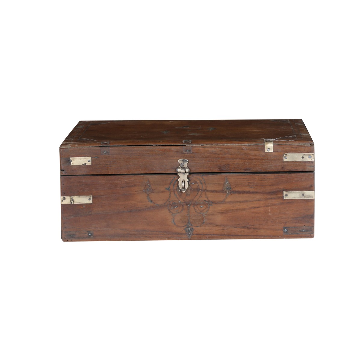 Les Restaurés, by Schilliger  Coffre en teck ancien  46x29x18cm
