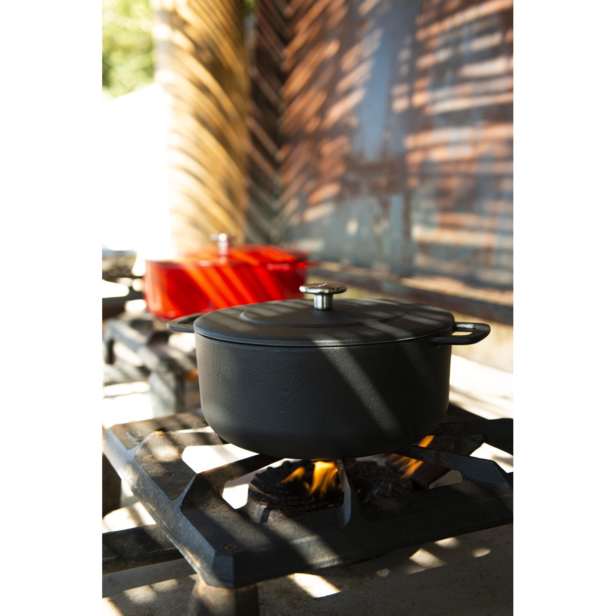 Cocotte En Fonte émaillée Overmont 26cm - Passe Au Four, Compatible Tous Feux, Livre De Recettes Inclus