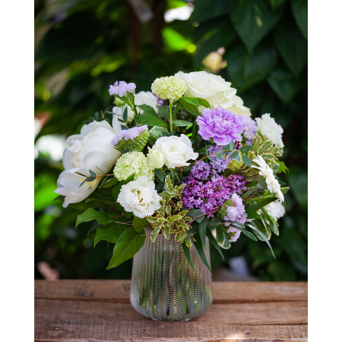 Schilliger Production  Bouquet fleuri  Hauteur : env 42 cm, diam. bouquet : 45cm