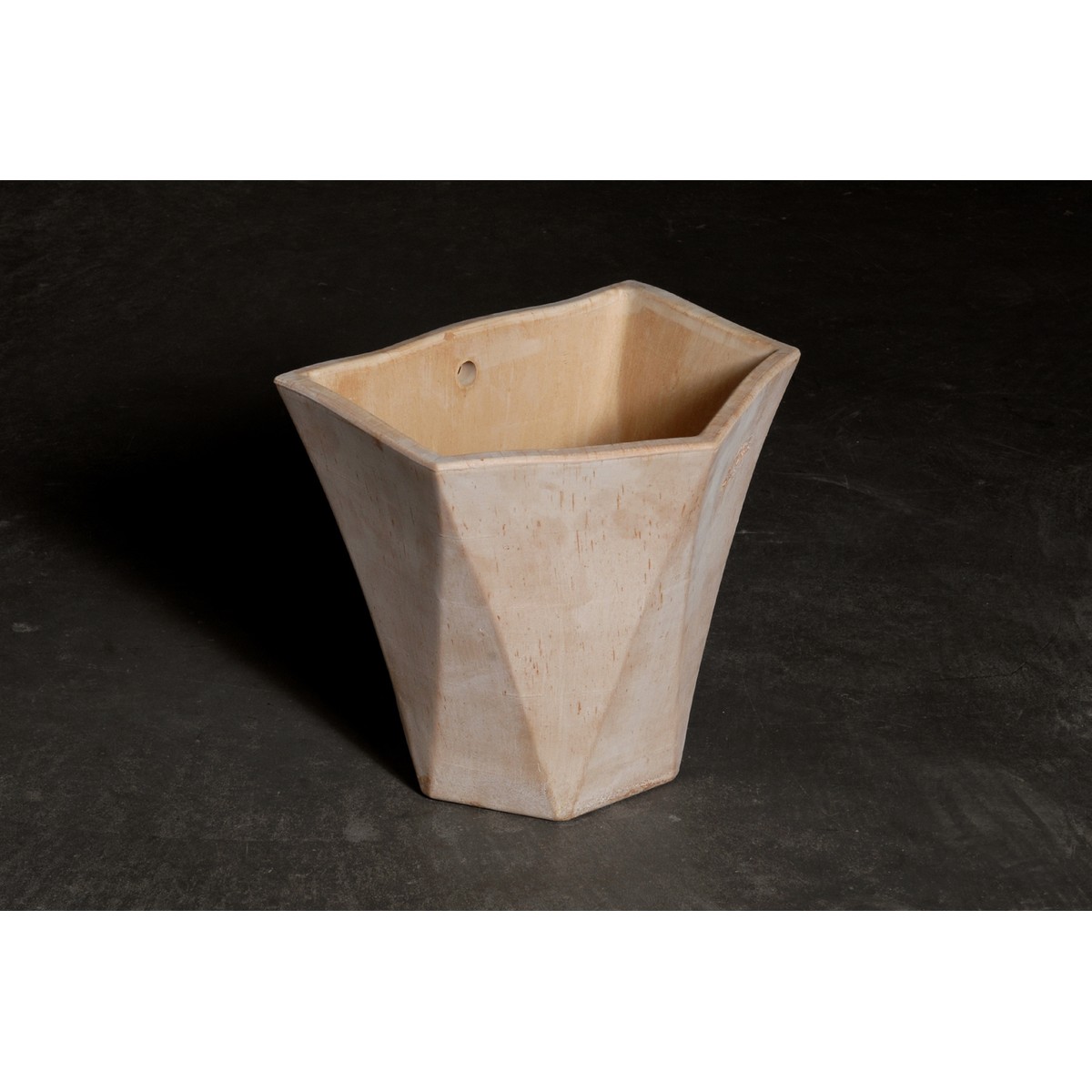 Poterie Goicoechea  Applique facettes 24 cms  21x21cm 3 L