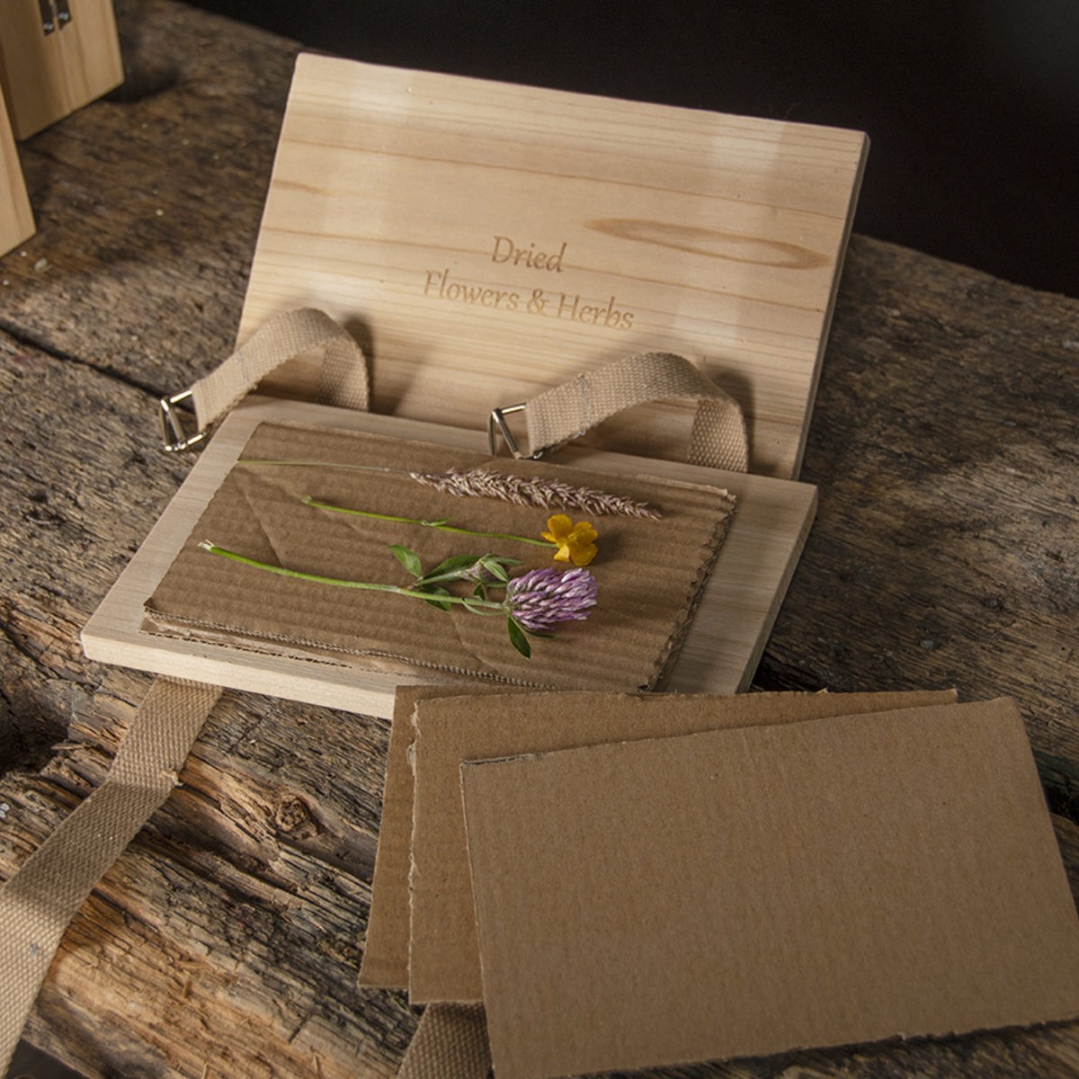 Esschert Design Esschert Design Presse fleurs et herbes avec corde Sans couleur 23x14.4x5cm