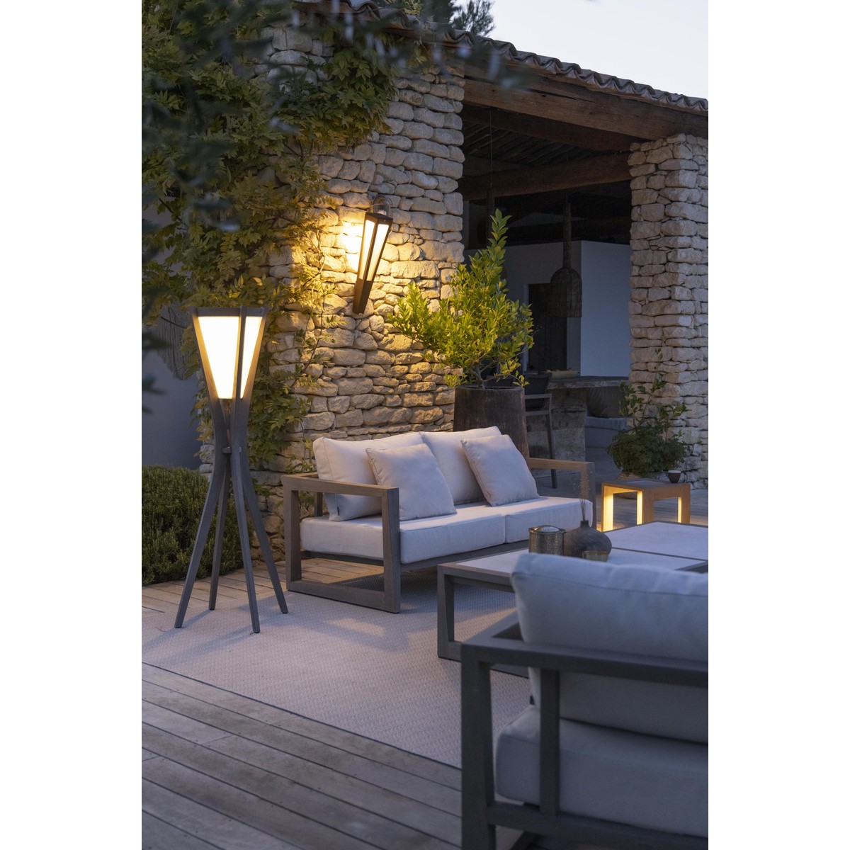 Les Jardins SELVA SELVA Lampadaire solaire et recharg.usb 500 Lumens Teck finition DT/Toile Ateja Blanche  60x60x150